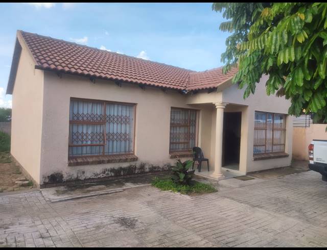 3 BEDROOM HOUSE FOR SALE IN MAHLASEDI PARK